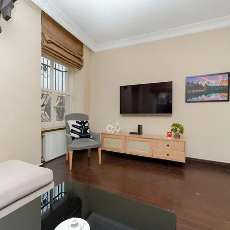 Apartamento 3-bedroom, 2-bathroom In A Stylish Building