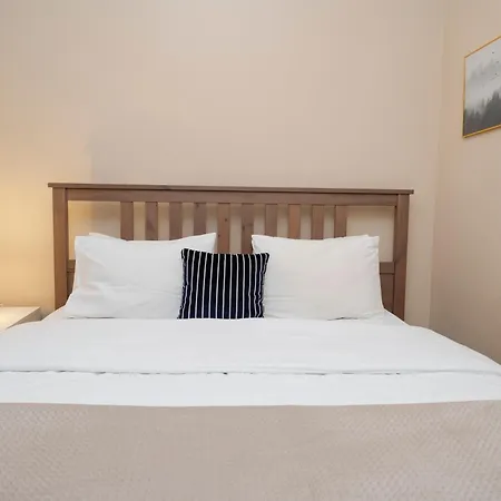3-bedroom, 2-bathroom In A Stylish Building Apartment Istanbul
