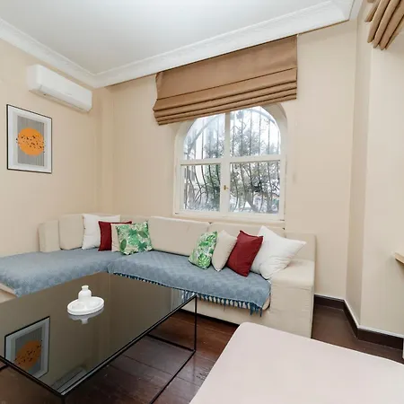 3-bedroom, 2-bathroom In A Stylish Building *