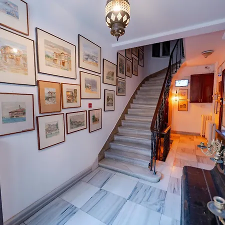 3-bedroom, 2-bathroom In A Stylish Building Istanbul