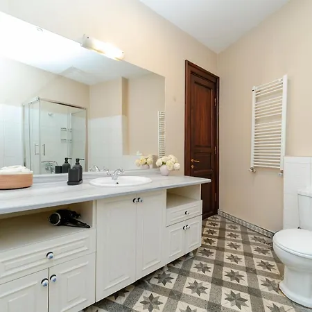 Apartment 3-bedroom, 2-bathroom In A Stylish Building *