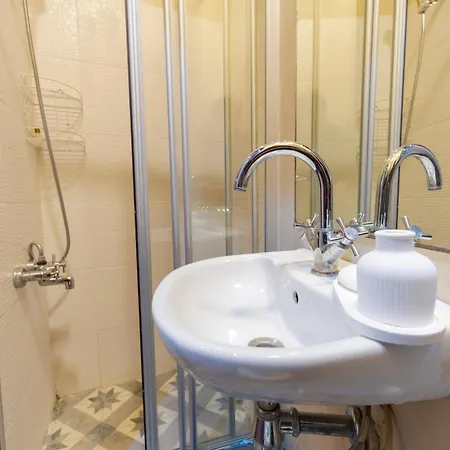 3-bedroom, 2-bathroom In A Stylish Building Apartamento Estambul