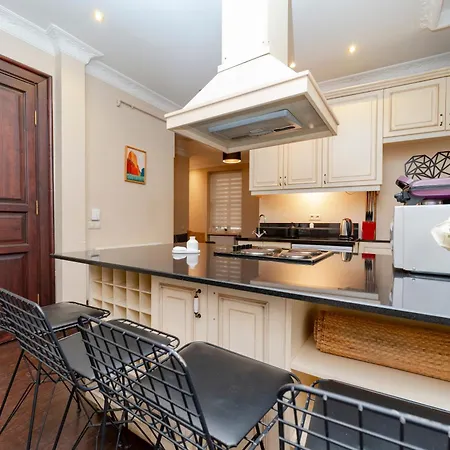 Apartment 3-bedroom, 2-bathroom In A Stylish Building Istanbul