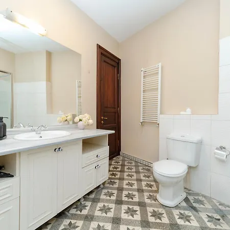 Apartment 3-bedroom, 2-bathroom In A Stylish Building Istanbul