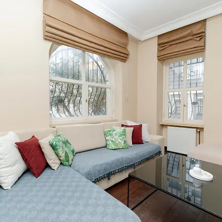 Apartment 3-bedroom, 2-bathroom In A Stylish Building *
