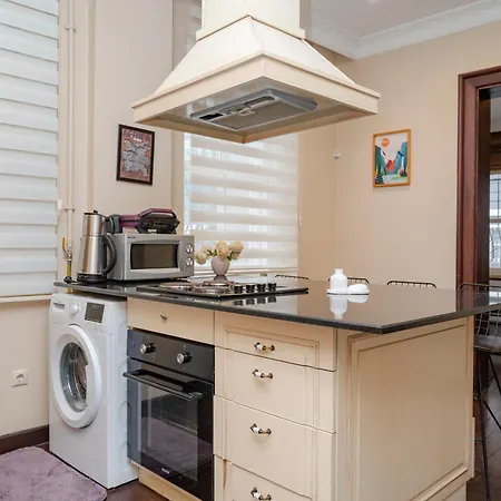 3-bedroom, 2-bathroom In A Stylish Building * Istanbul