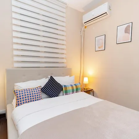 3-bedroom, 2-bathroom In A Stylish Building Apartment
