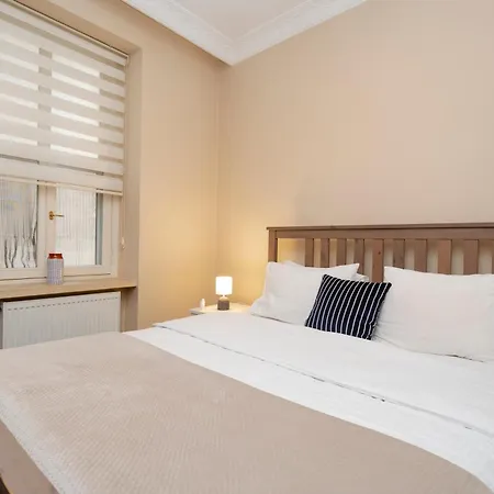3-bedroom, 2-bathroom In A Stylish Building Istanbul