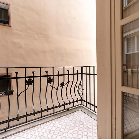 Apartamento 3-bedroom, 2-bathroom In A Stylish Building *