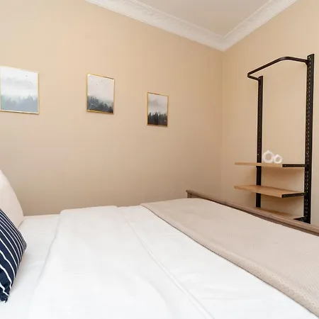 3-bedroom, 2-bathroom In A Stylish Building *