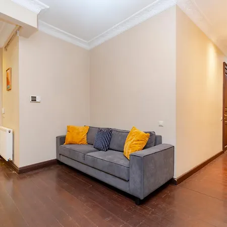 3-bedroom, 2-bathroom In A Stylish Building * Istanbul