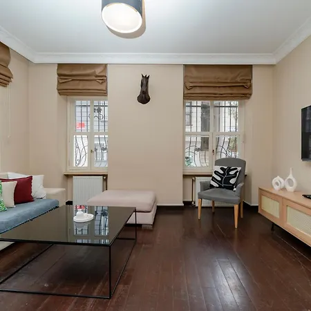 Apartment 3-bedroom, 2-bathroom In A Stylish Building *