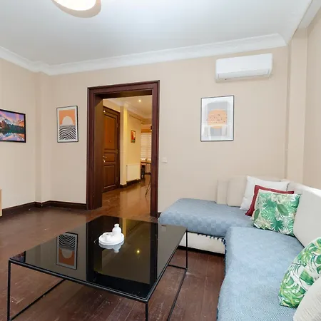 3-bedroom, 2-bathroom In A Stylish Building Apartamento Estambul