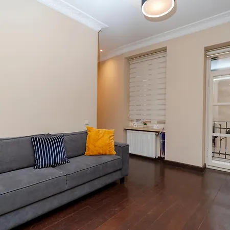 Apartment 3-bedroom, 2-bathroom In A Stylish Building