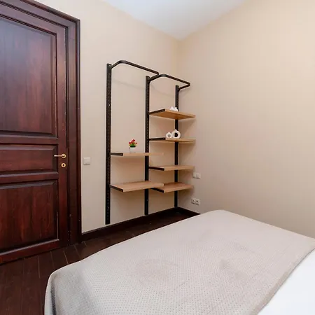 3-bedroom, 2-bathroom In A Stylish Building Apartment