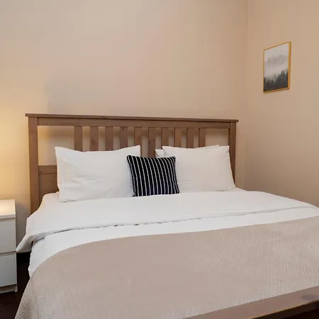 3-bedroom, 2-bathroom In A Stylish Building